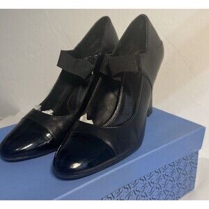 Simply Vera Wang Azalea Black Closed Toe Heels Size 7 M
